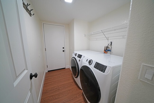 Building Photo - 27863 Knight St