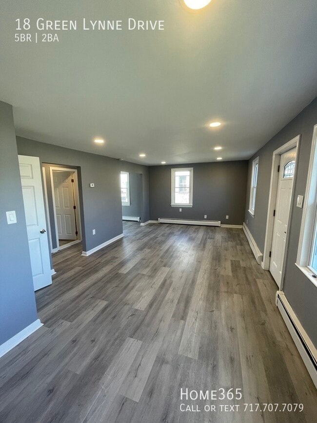 Building Photo - 18 Green Lynne Drive - Beautiful 5 Bedroom...