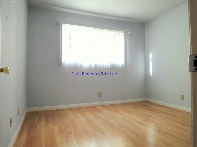 Building Photo - 844 7th St