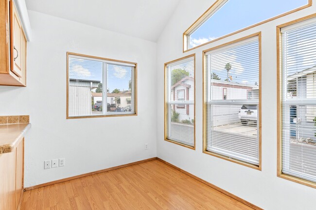 Building Photo - 1 Bed + 1 Bath +  IN THE PLEASURE POINT AR...