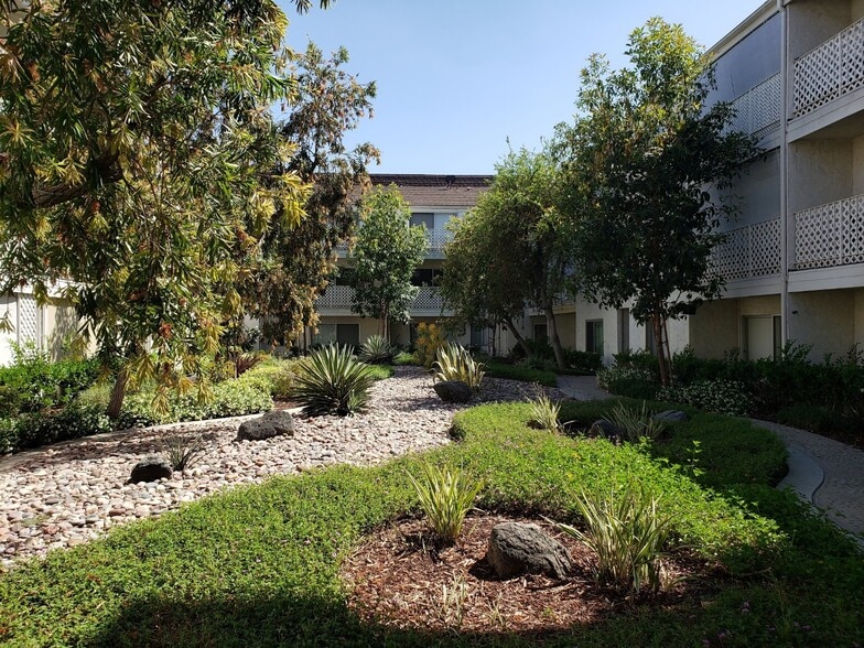 Building Photo - 3565 Linden Ave