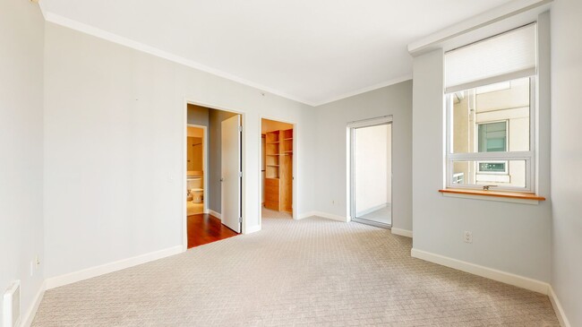 Building Photo - South Beach 23rd Floor Views! Bring pets! ...