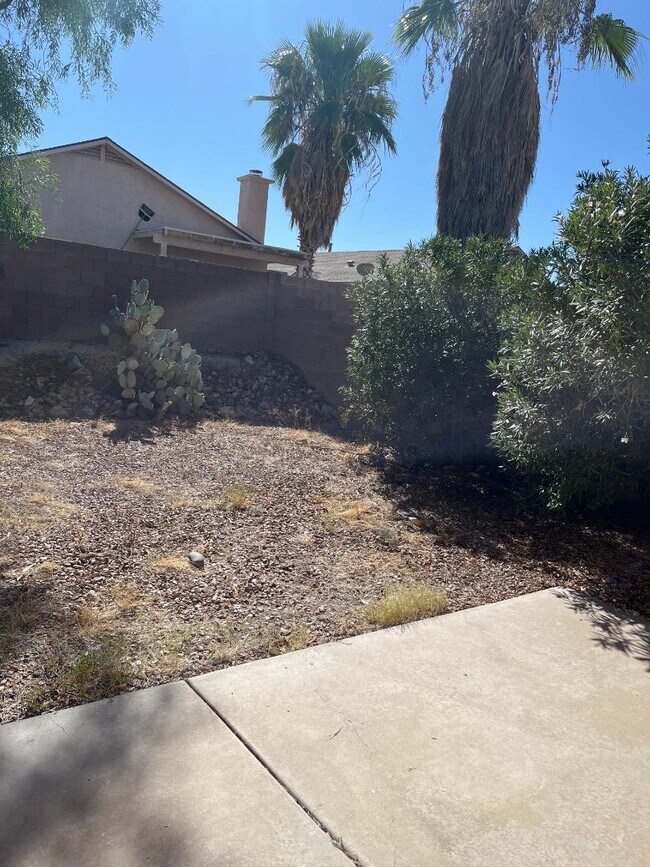 Building Photo - 2423 S Cybil Ave