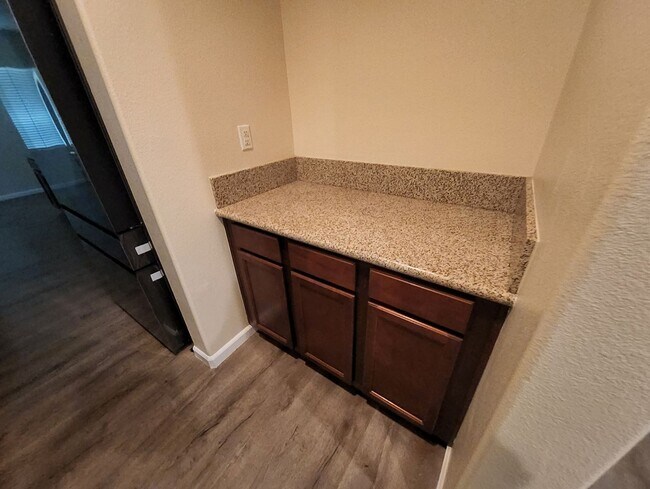 Building Photo - 5815 Pearl Ridge Dr