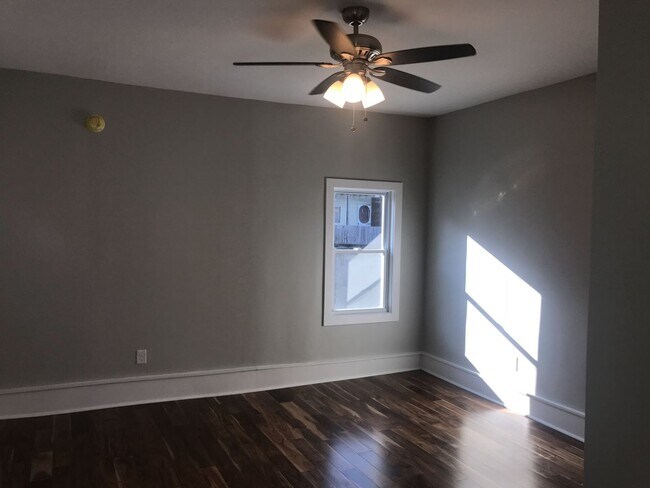 Building Photo - 3 BR, 1 Bath Townhouse - Lawrenceville - TOTALLY UPDATED!