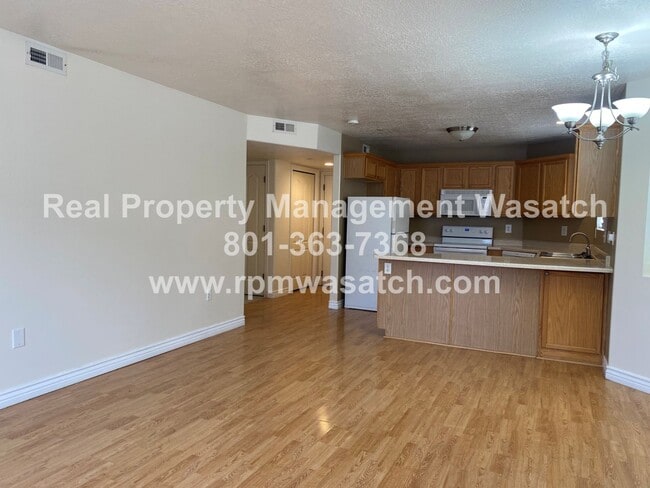 Building Photo - Check Out This Amazing 3 Bedroom 2 Bathroom Condo In Riverton