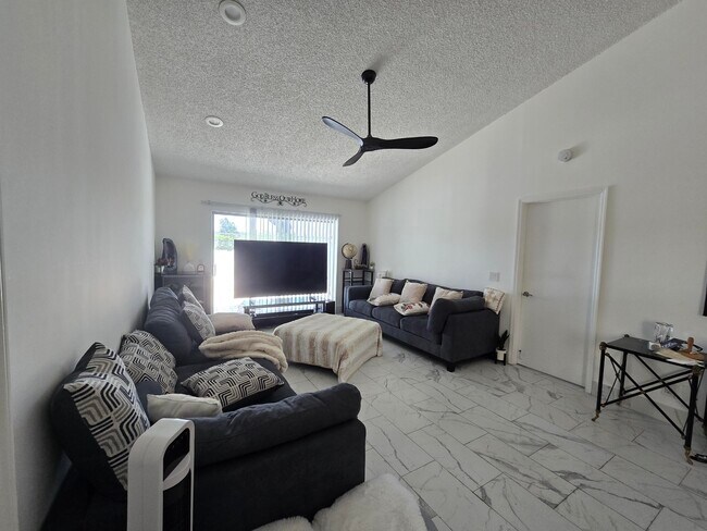 Building Photo - 1530 Royal Forest Ct