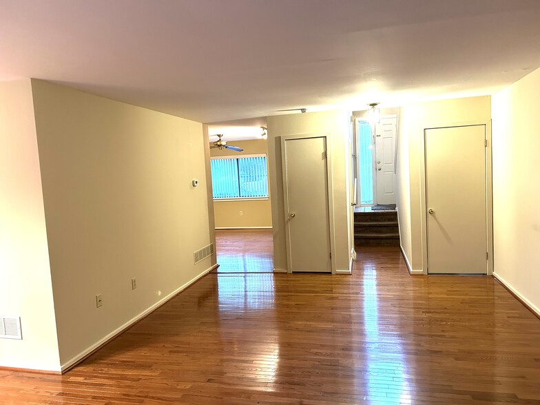 Living room area, looking toward hallway to front entrance on right and family room on left - 443 Lynetree Dr