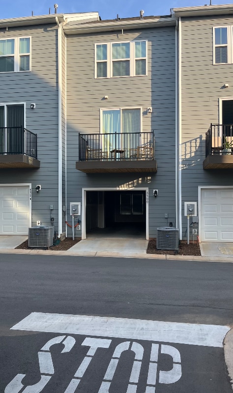 Building Photo - 6300 Cleburne Ct