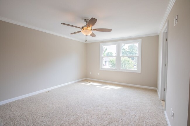 Building Photo - Stunning 3 BR/3 BA EOG Townhome in Columbia!