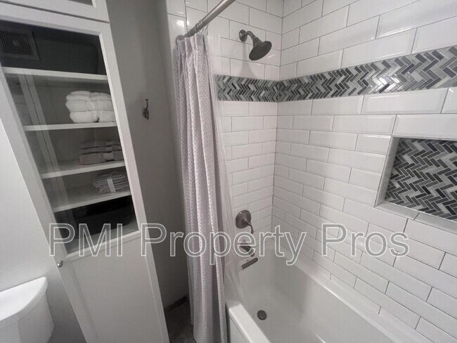 Building Photo - 715 N Milwaukee St