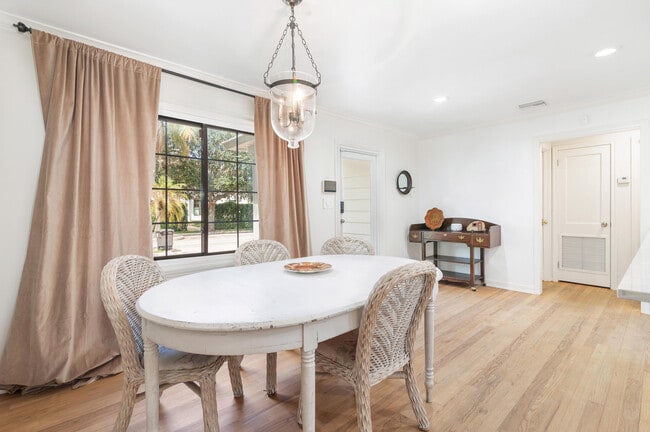 Building Photo - 240 Almeria Rd