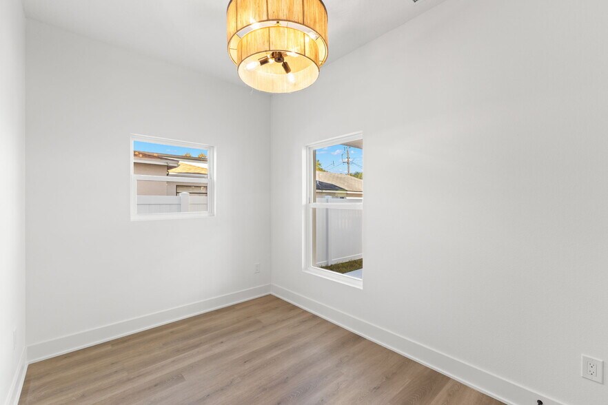 Building Photo - 2525 13th Ave N