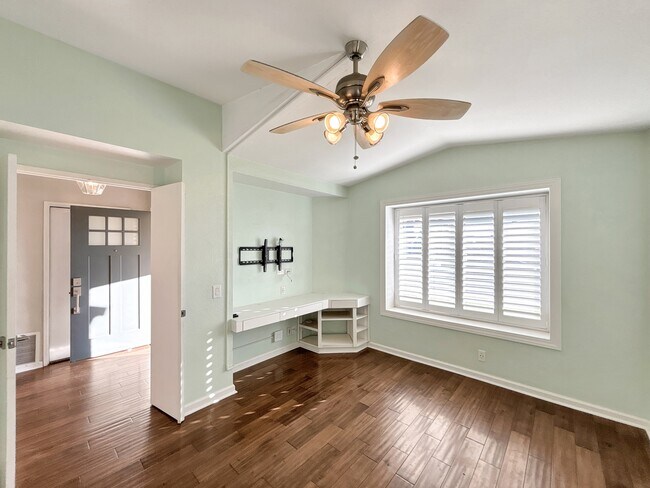 Building Photo - 5 Cll Rienda