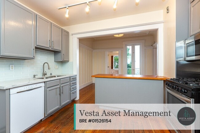 Building Photo - 301-303 Corbett Avenue