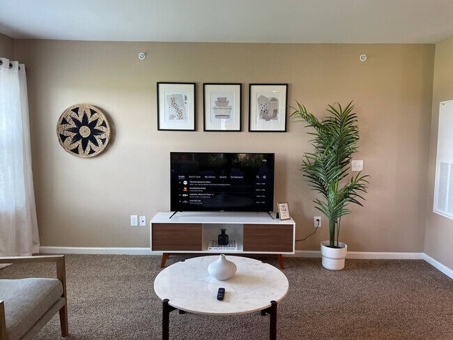 Building Photo - 4788 Holmes St