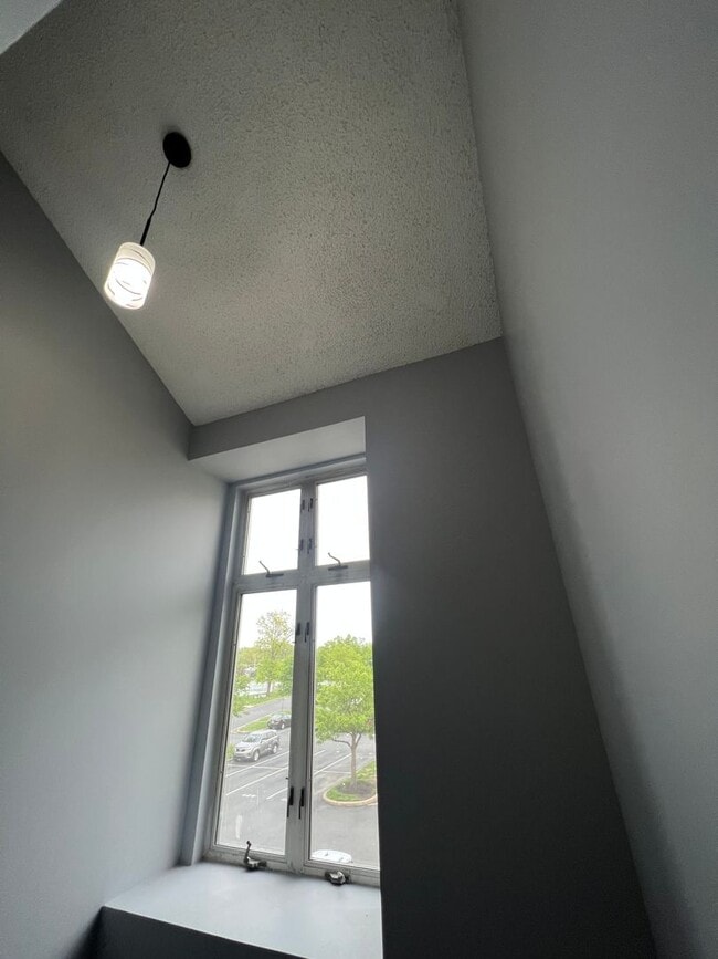 Building Photo - renovated 2-story Crestwood Condo! Situated in this great community is this wonderful 2-bedroom 1...