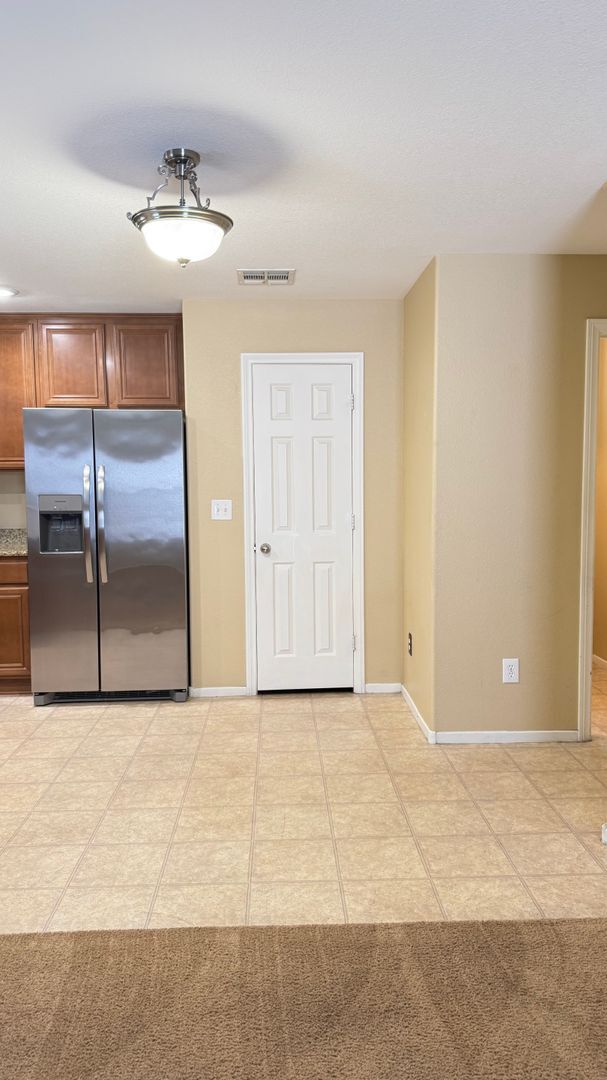 Building Photo - Wonderful Southwest 3 Bedroom Home