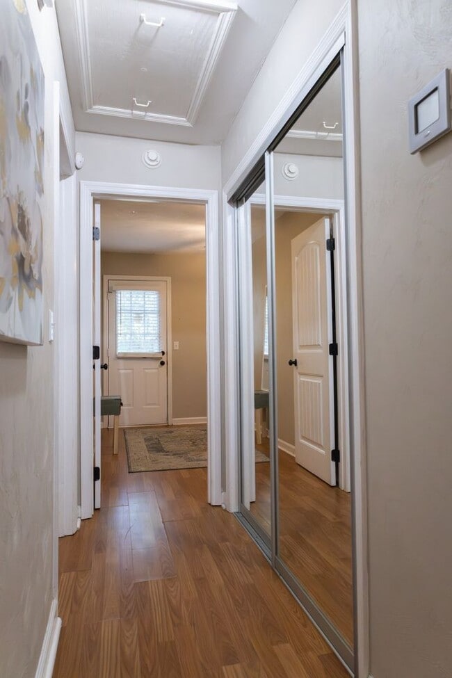 Building Photo - Renovated 2-Bedroom 2-Bathroom Townhome w/...