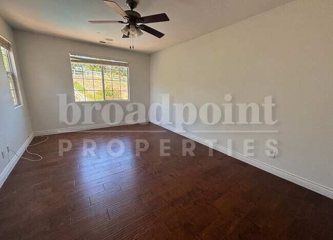 Building Photo - 637 Oak Glade Dr