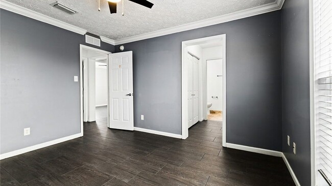 Building Photo - 406 Leawood Cir