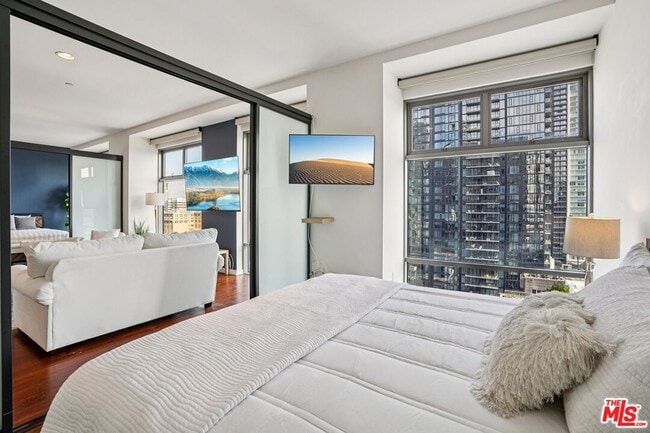 Building Photo - 801 S Grand Ave