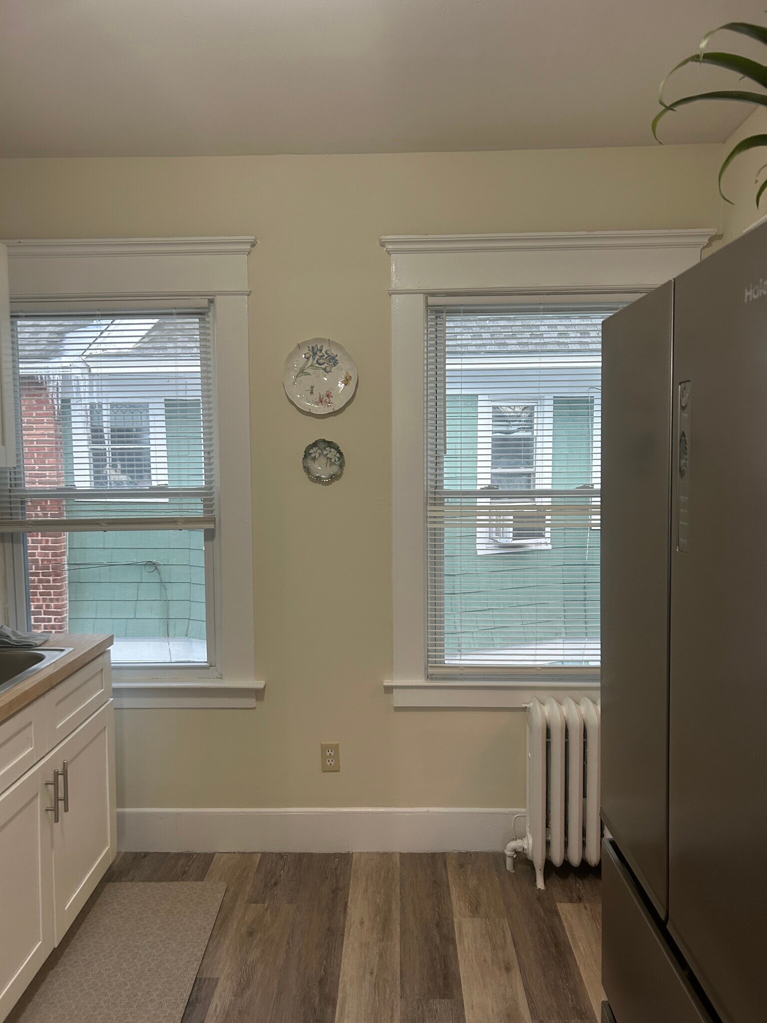 Building Photo - 1946 Chapel St