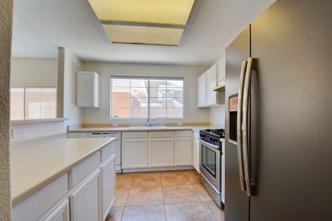 Building Photo - Beautiful 2BR / 2BA Renovated / Modern Condo In A Gated Complex.