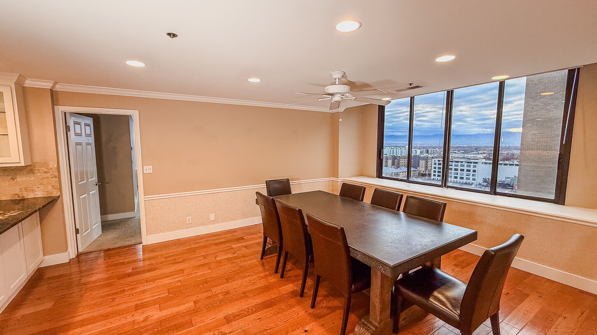 Building Photo - 44 W Broadway