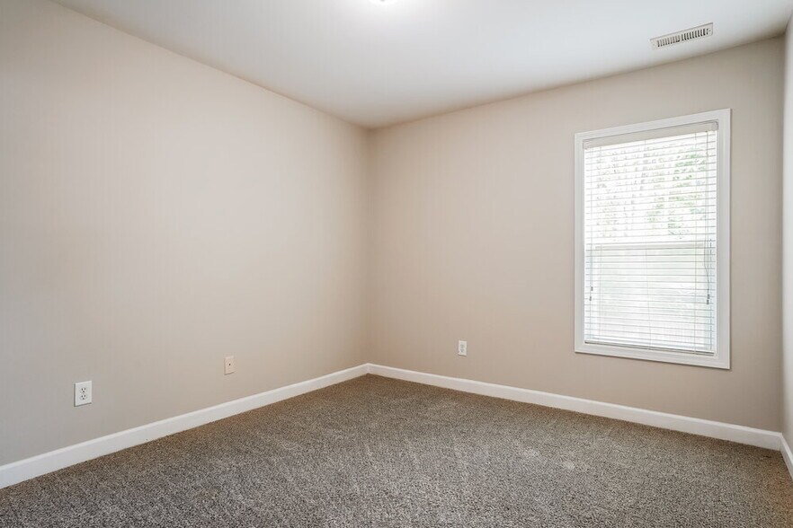 Building Photo - 2545 Spring Oaks Way