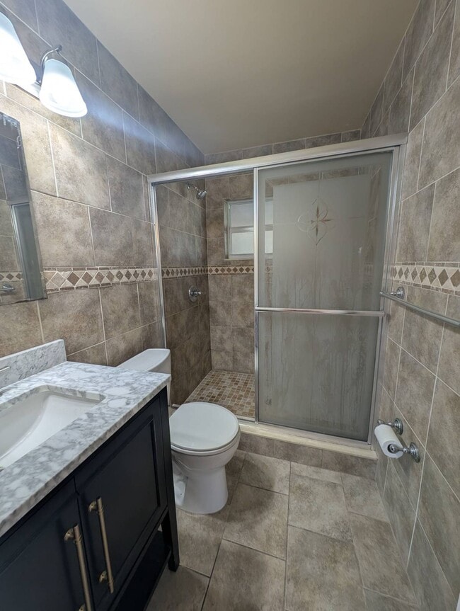 Building Photo - 815 NW River Shores Blvd