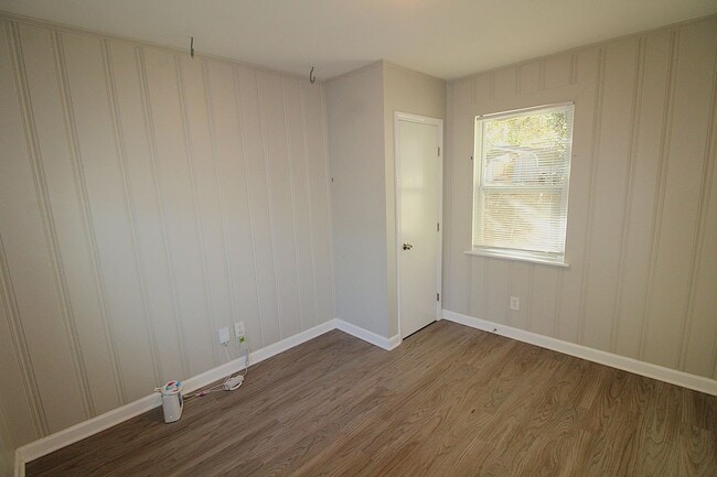 Building Photo - Welcome to Your New Home in Enderly Park!