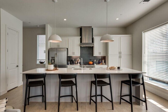 Building Photo - 5954 Lewis St