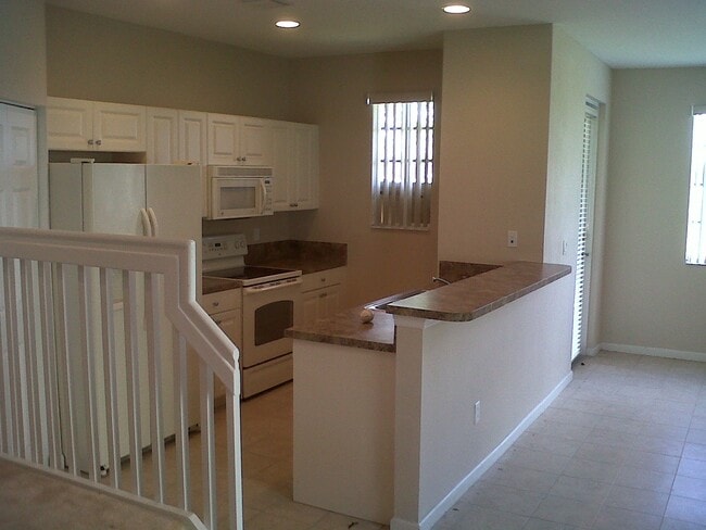 Building Photo - 1221 Lucaya Dr