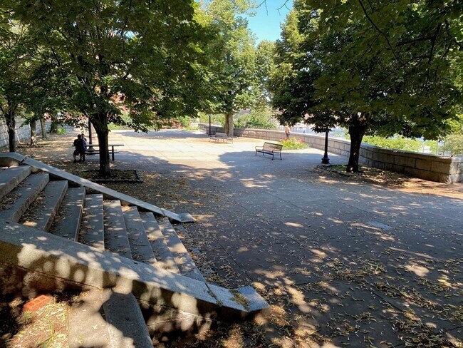 Building Photo - 45 Charter St