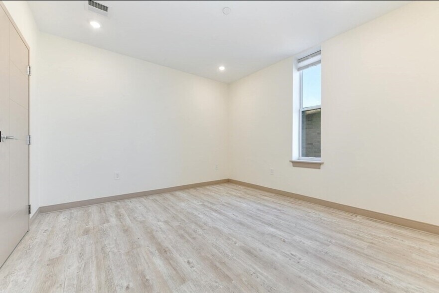 Building Photo - 400 Dorchester St