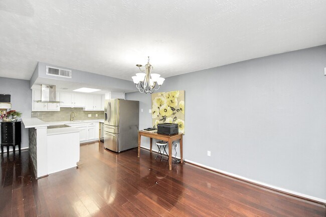 Building Photo - 18122 Kings Row