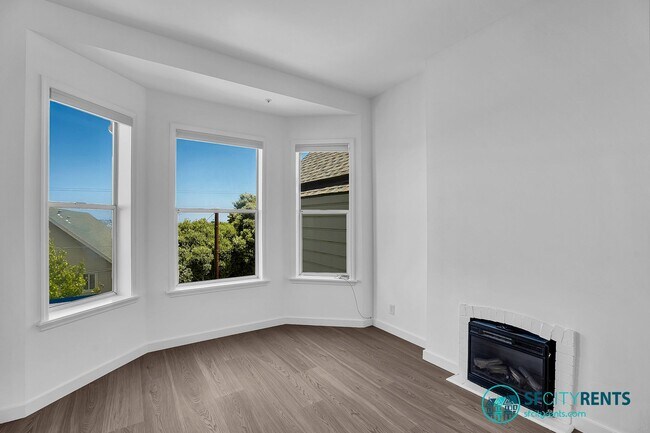 Building Photo - Noe Valley: Remodeled Top Floor Bi-Level Apartment w/ Views & Shared Yard