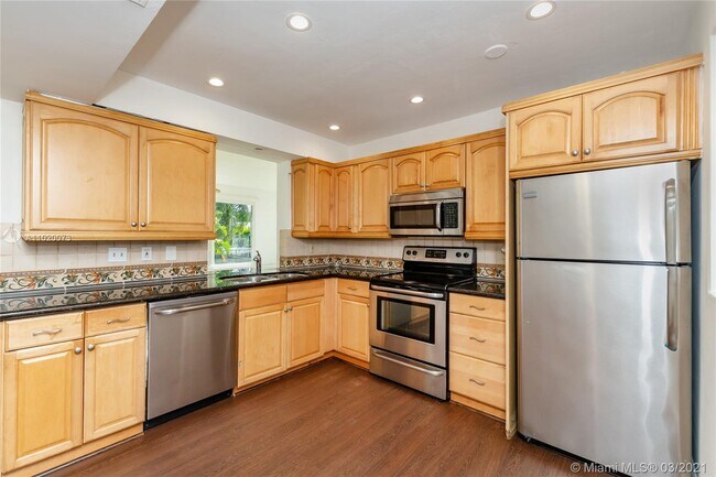 Building Photo - 4500 SW 42nd Ter