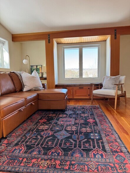 Building Photo - 148 E Hill Rd