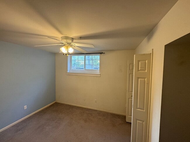 Building Photo - 3 Bedroom Condo