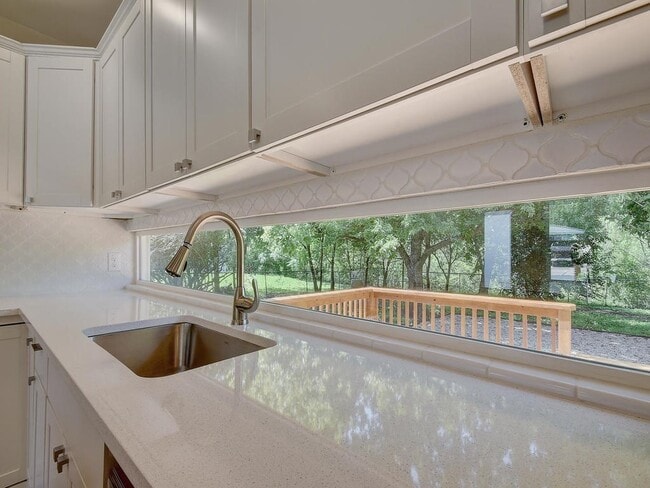 Building Photo - Fantastic Home - Windsor Park