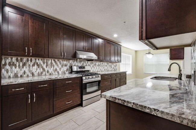 Building Photo - 5914 Shadow Creek Ct