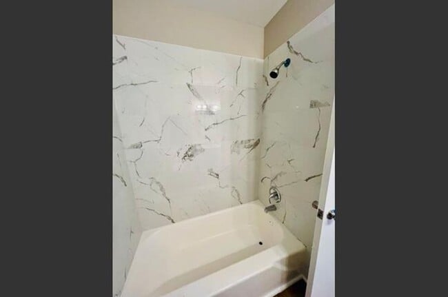 Building Photo - 217 Mountain Ave SW