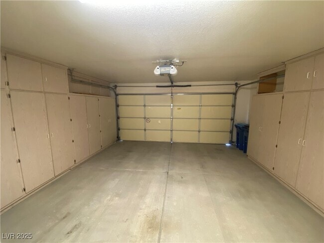 Building Photo - 9612 Buckhorn Dr