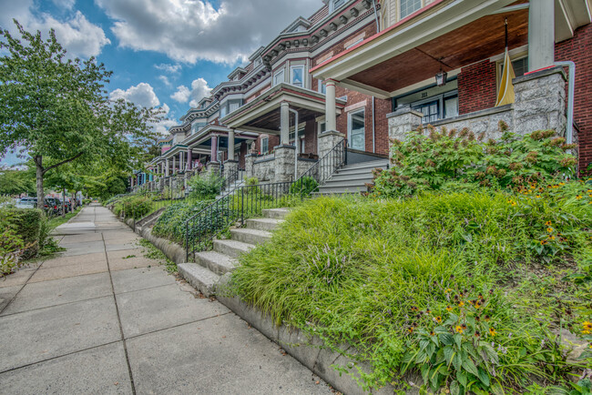 Building Photo - 311 E 30th St