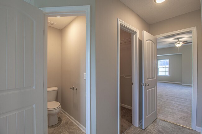 Building Photo - 1303 Windrow Dr