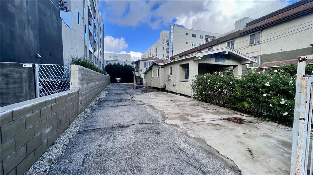 Building Photo - 11103 Cumpston St