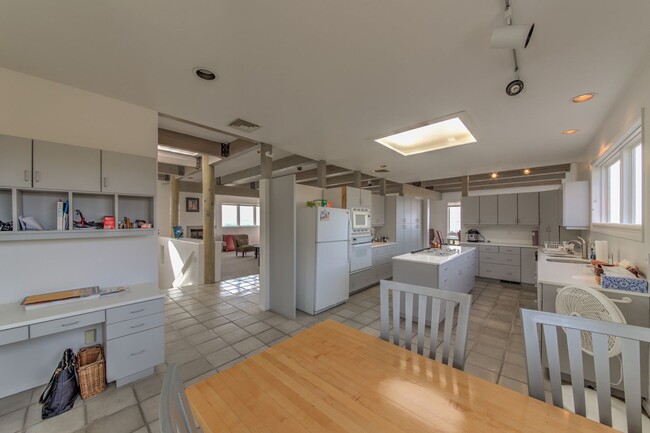 Building Photo - SANDIA HEIGHTS EXECUTIVE RENTAL 2+Story 3B...