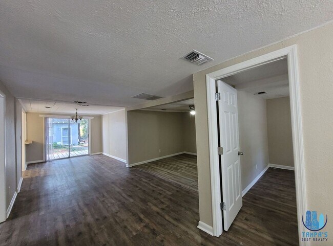 Building Photo - 1504 E 99th Ave